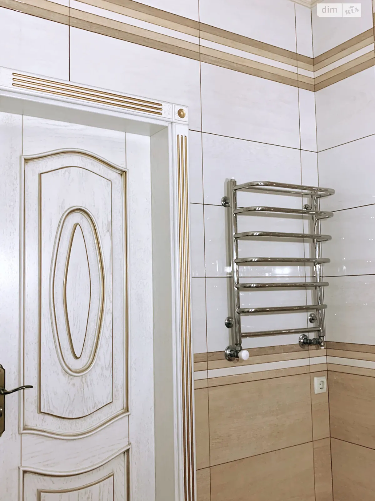 Продається 3-кімнатна квартира 115 кв. м у Чернівцях, просп. Незалежності - фото 1