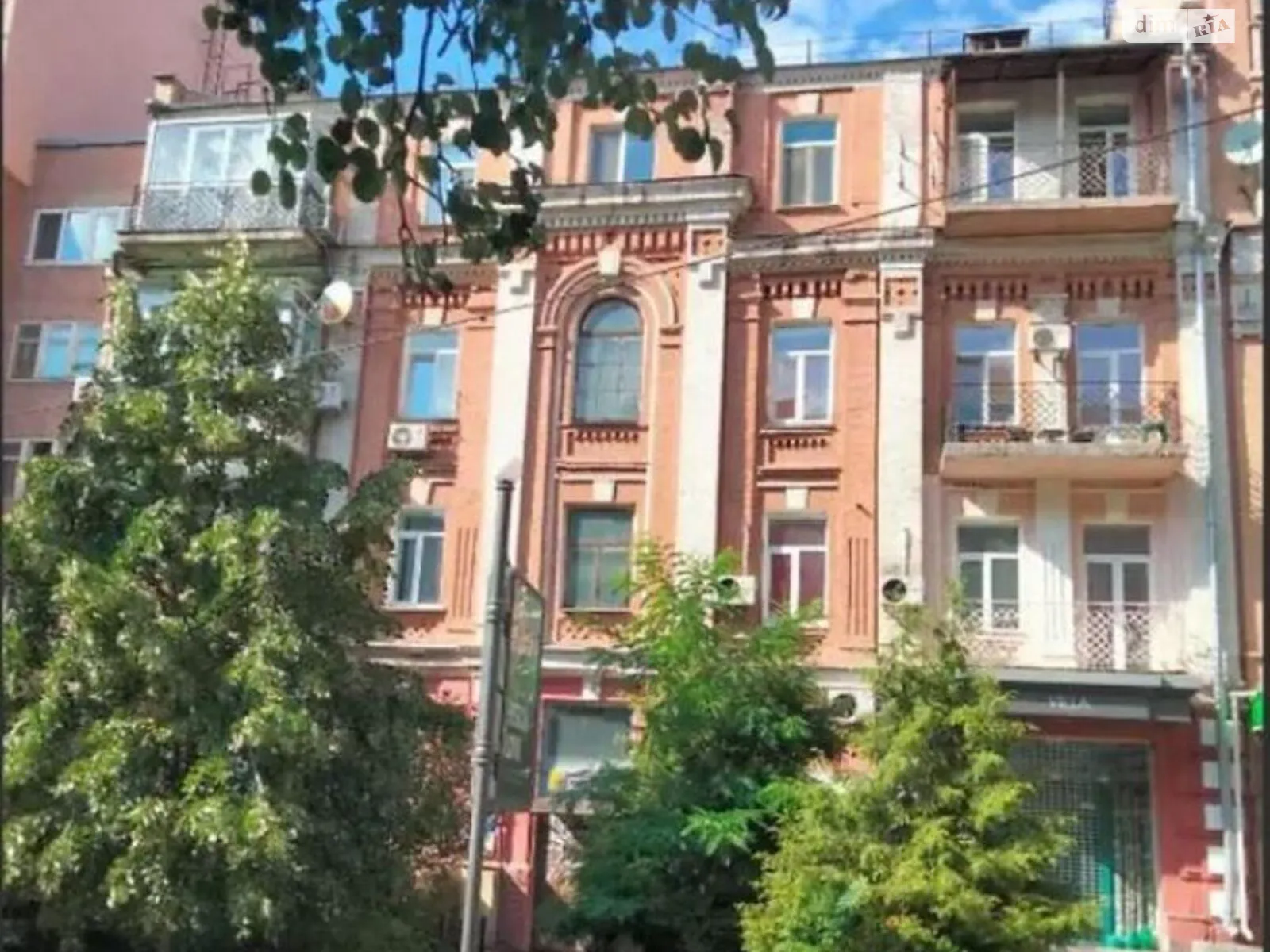 Продается 3-комнатная квартира 72 кв. м в Киеве, ул. Богдана Хмельницкого, 86