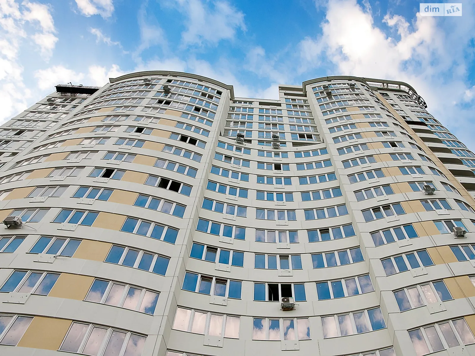 Продается 2-комнатная квартира 82 кв. м в Одессе, ул. Литературная, 12 - фото 1