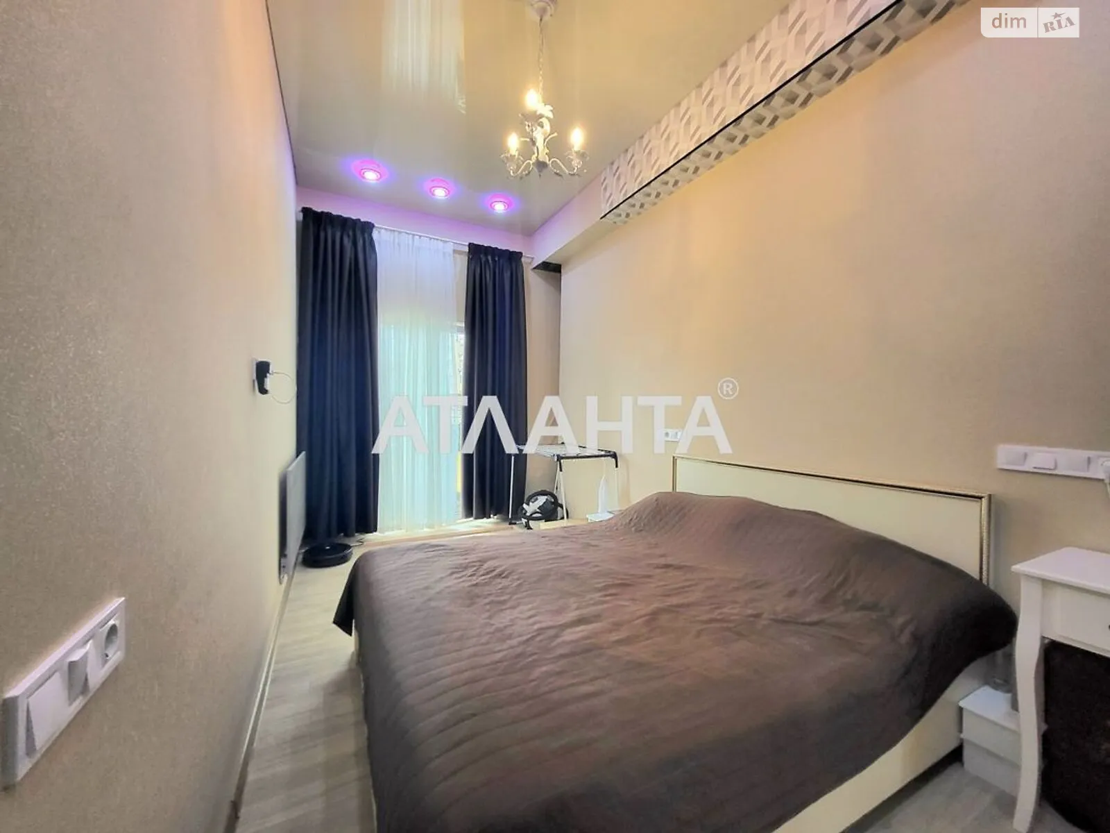 Продается 5-комнатная квартира 275 кв. м в Одессе, ул. Генуэзская, 36 - фото 1