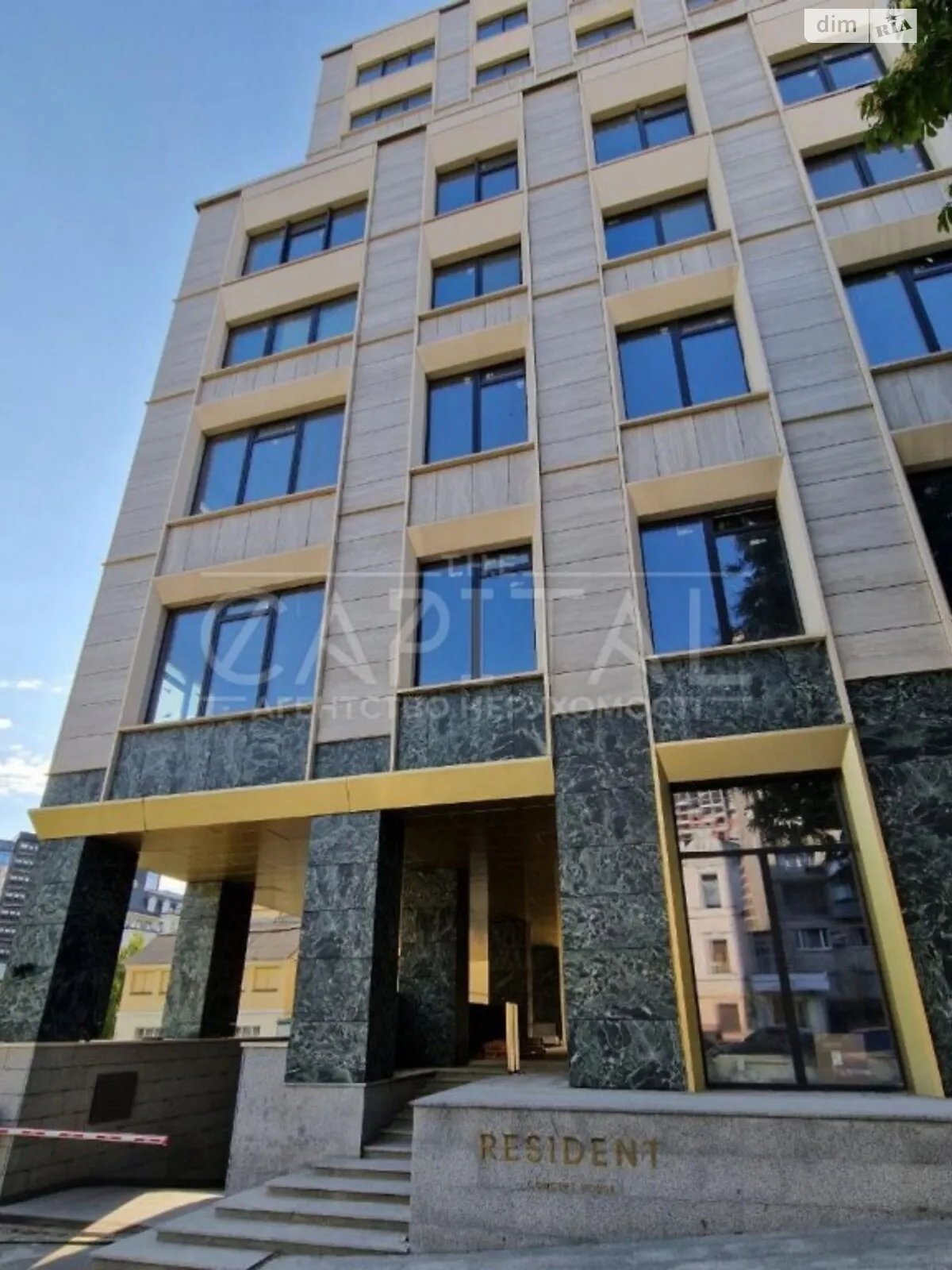 Продается 2-комнатная квартира 71 кв. м в Киеве, ул. Владимирская, 86А
