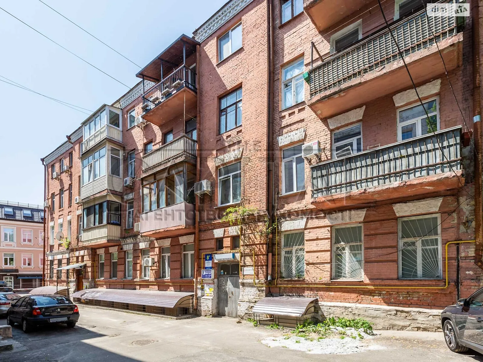 Продается офис 306.4 кв. м в бизнес-центре, цена: 220000 $