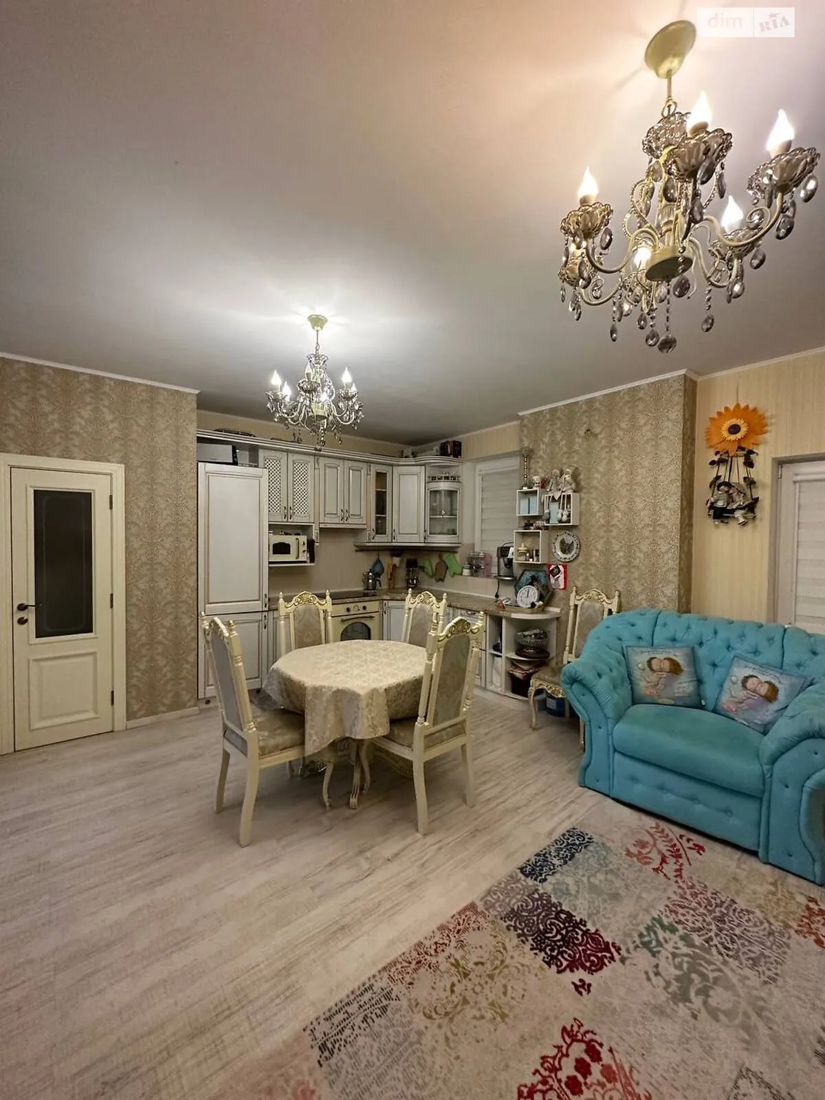 Продается 3-комнатная квартира 76 кв. м в Ужгороде