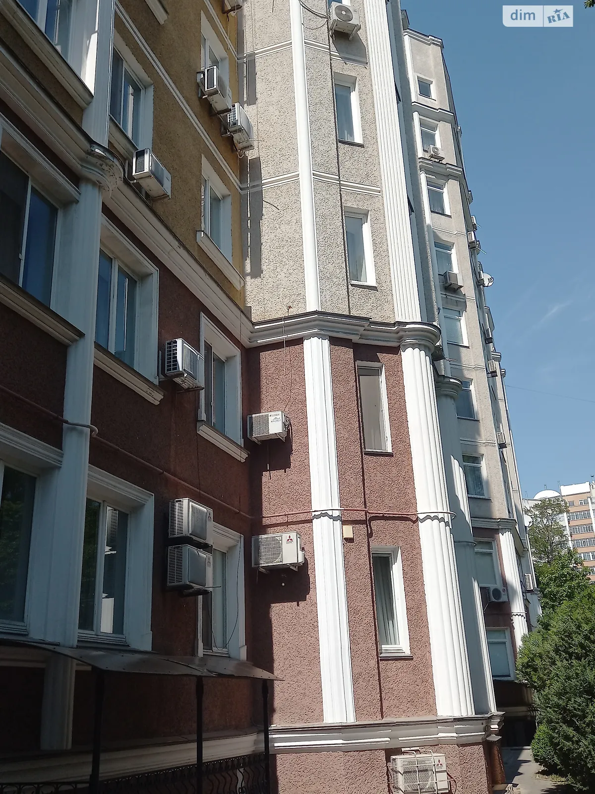 Продається 3-кімнатна квартира 137 кв. м у Одесі, вул. Довженка, 2