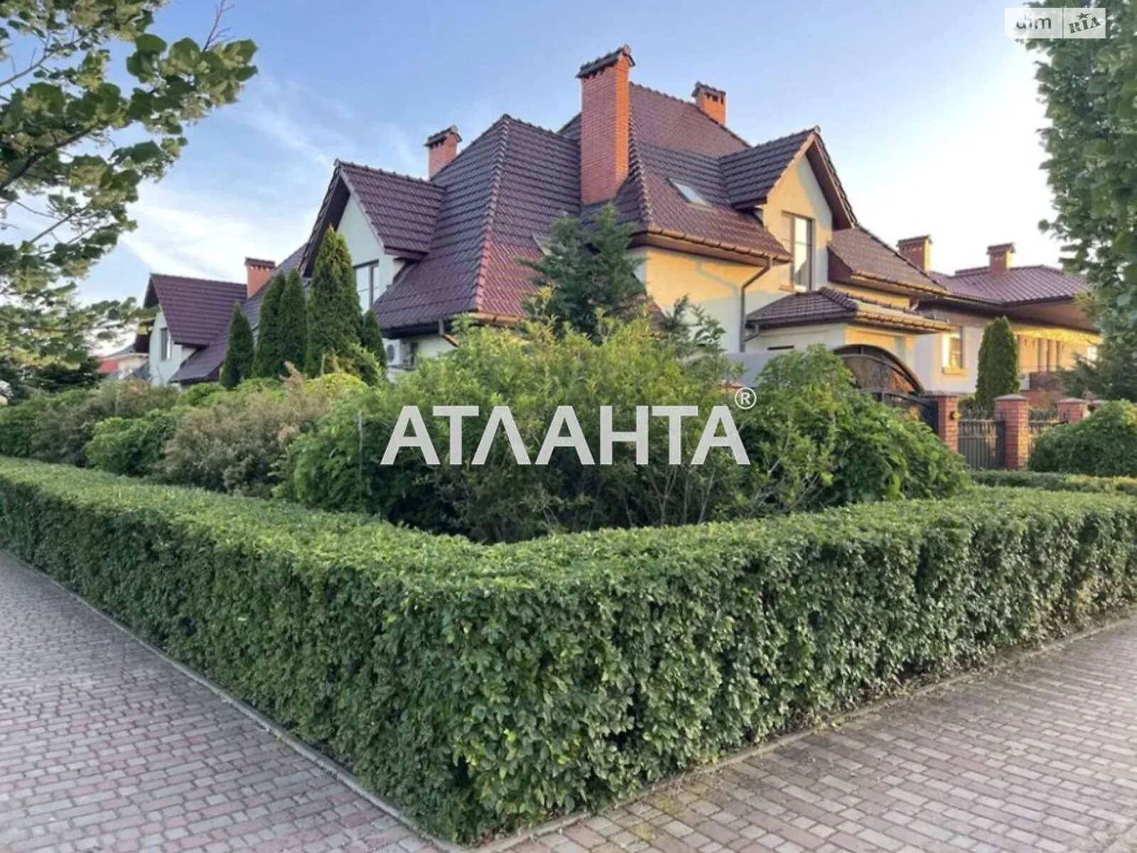 Продається будинок 2 поверховий 250 кв. м з гаражем, цена: 365000 $