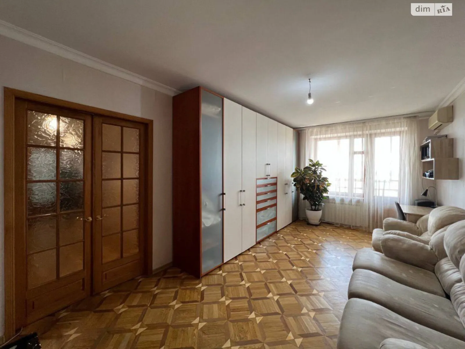 Продается 3-комнатная квартира 86 кв. м в Днепре, ул. Писаржевского, 7
