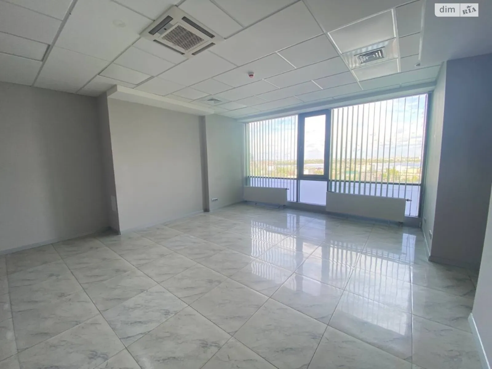 Продается офис 267 кв. м в бизнес-центре - фото 2