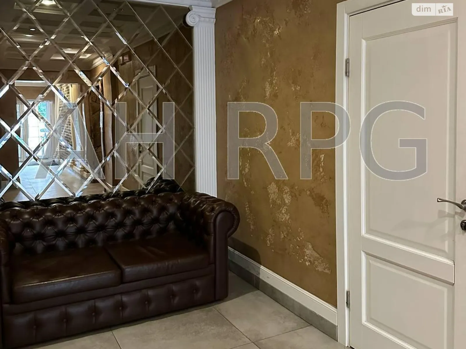 Продается 1-комнатная квартира 33 кв. м в Киеве, ул. Михаила Максимовича, 28Б - фото 1