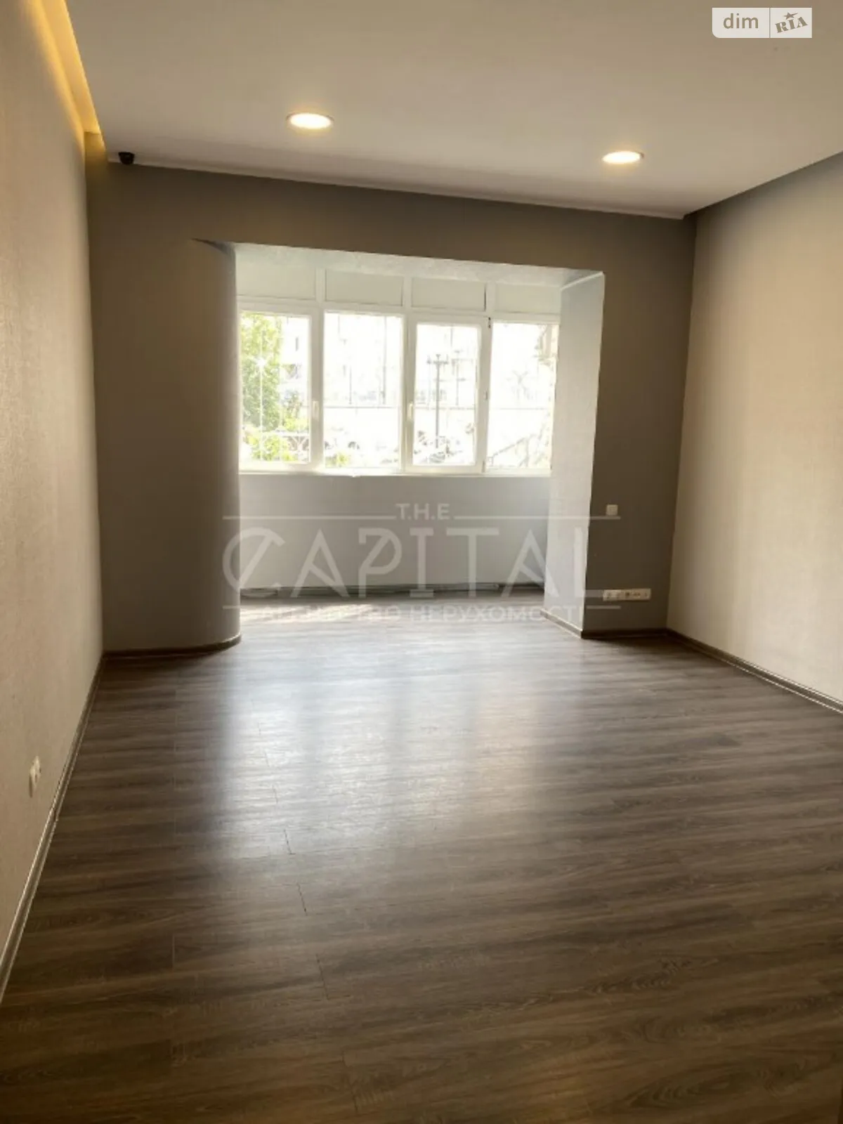 Продается офис 122 кв. м в бизнес-центре, цена: 315000 $ - фото 1