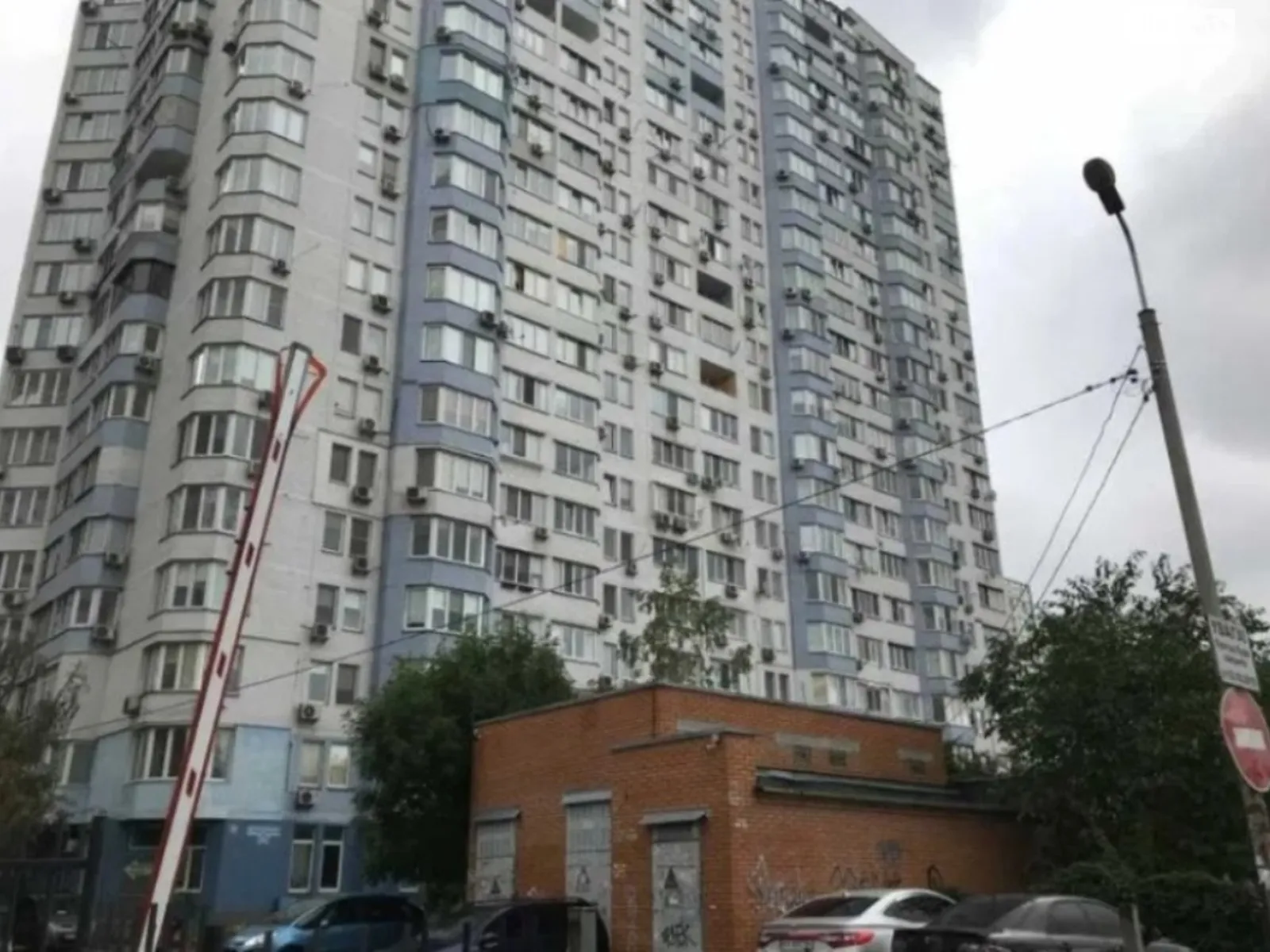 Продается 2-комнатная квартира 72 кв. м в Киеве, ул. Драгоманова, 6А