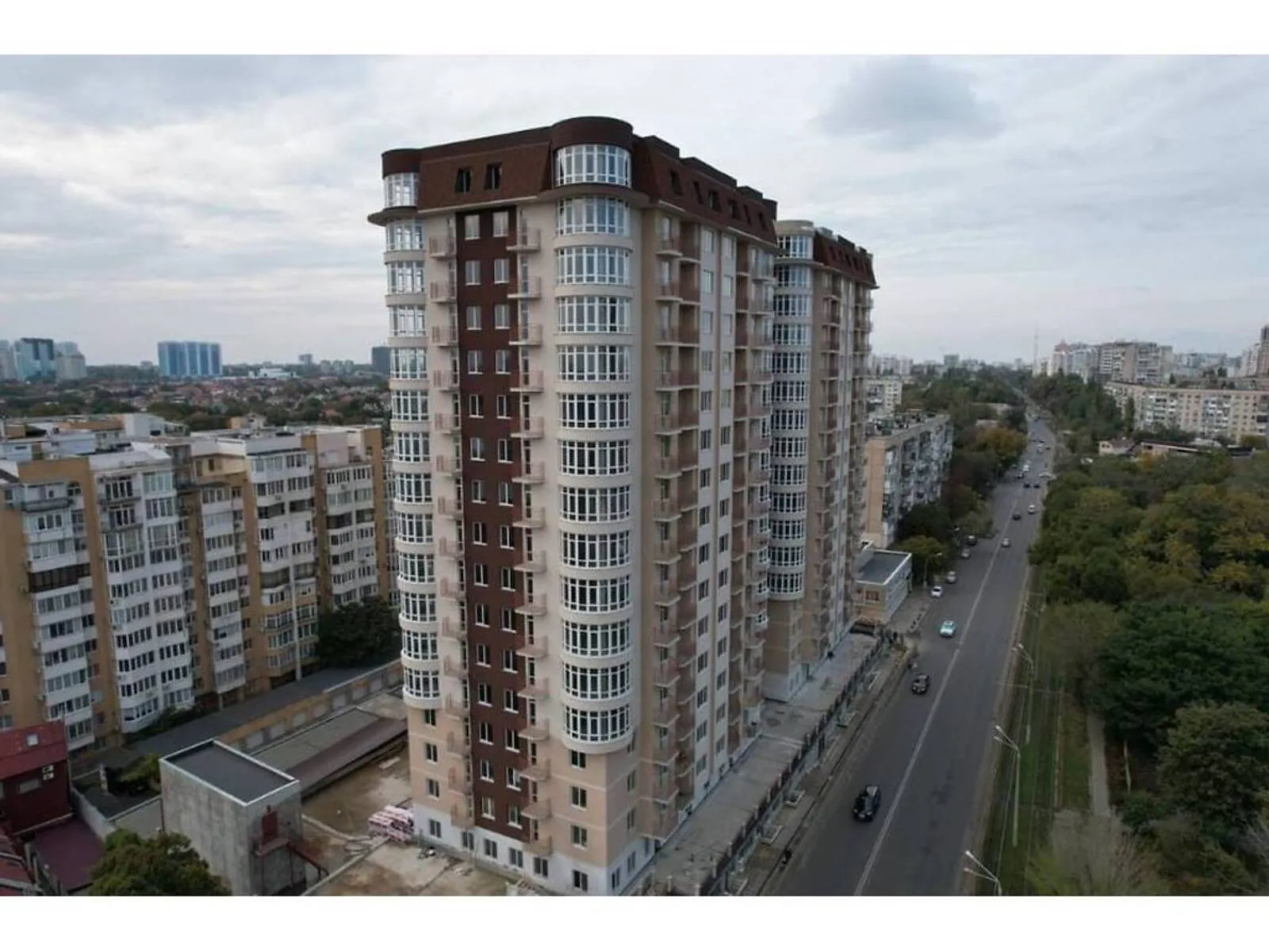 Продается 1-комнатная квартира 56 кв. м в Одессе, Фонтанская дор., 30-32 - фото 1