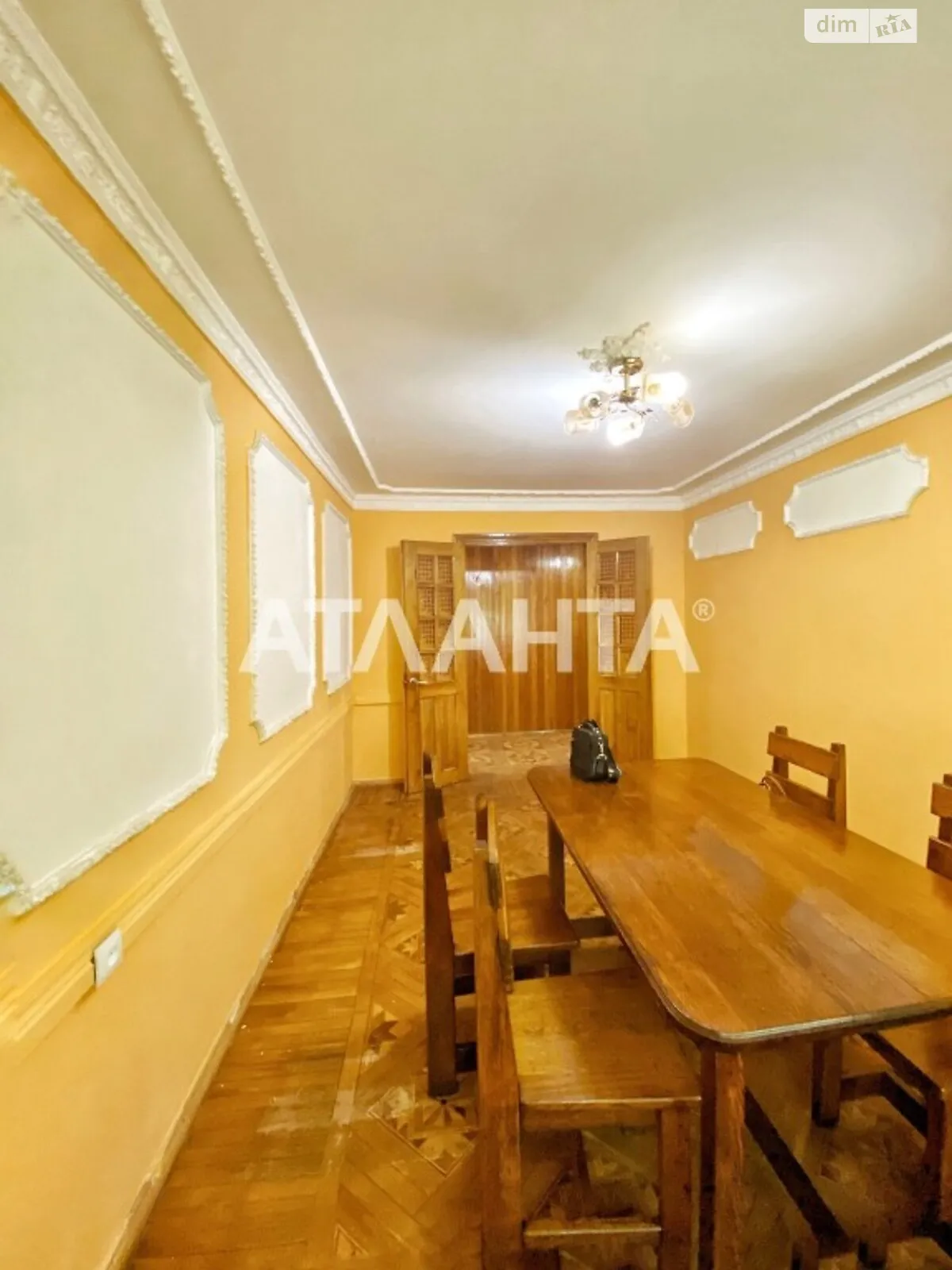 Продается 5-комнатная квартира 108 кв. м в Одессе, ул. Ильфа и Петрова