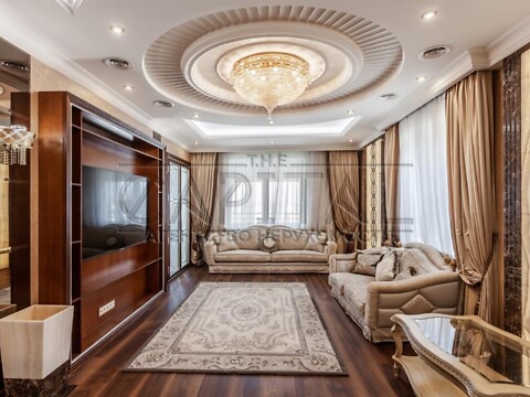 Продається 5-кімнатна квартира 228 кв. м у Києві, вул. Ділова