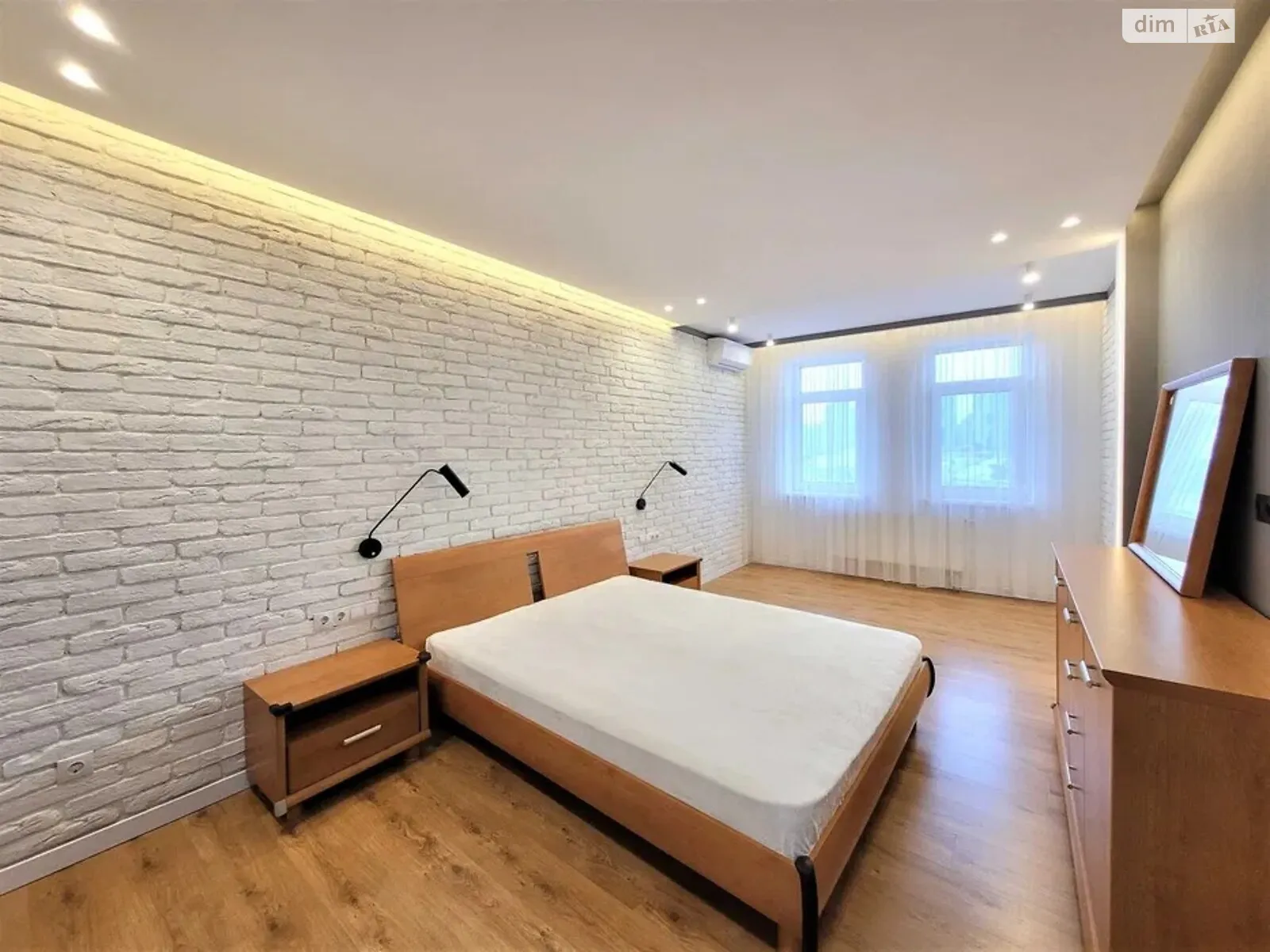 Продается 2-комнатная квартира 71 кв. м в Киеве, ул. Александра Мишуги, 2 - фото 1