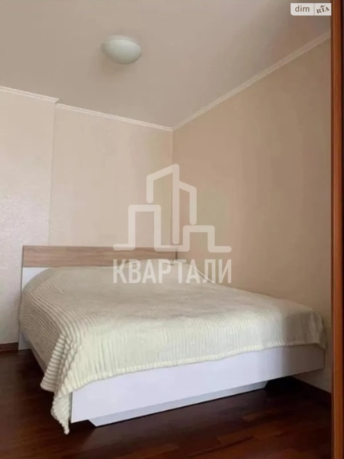 Продается 1-комнатная квартира 42 кв. м в Киеве, ул. Урловская, 23Б
