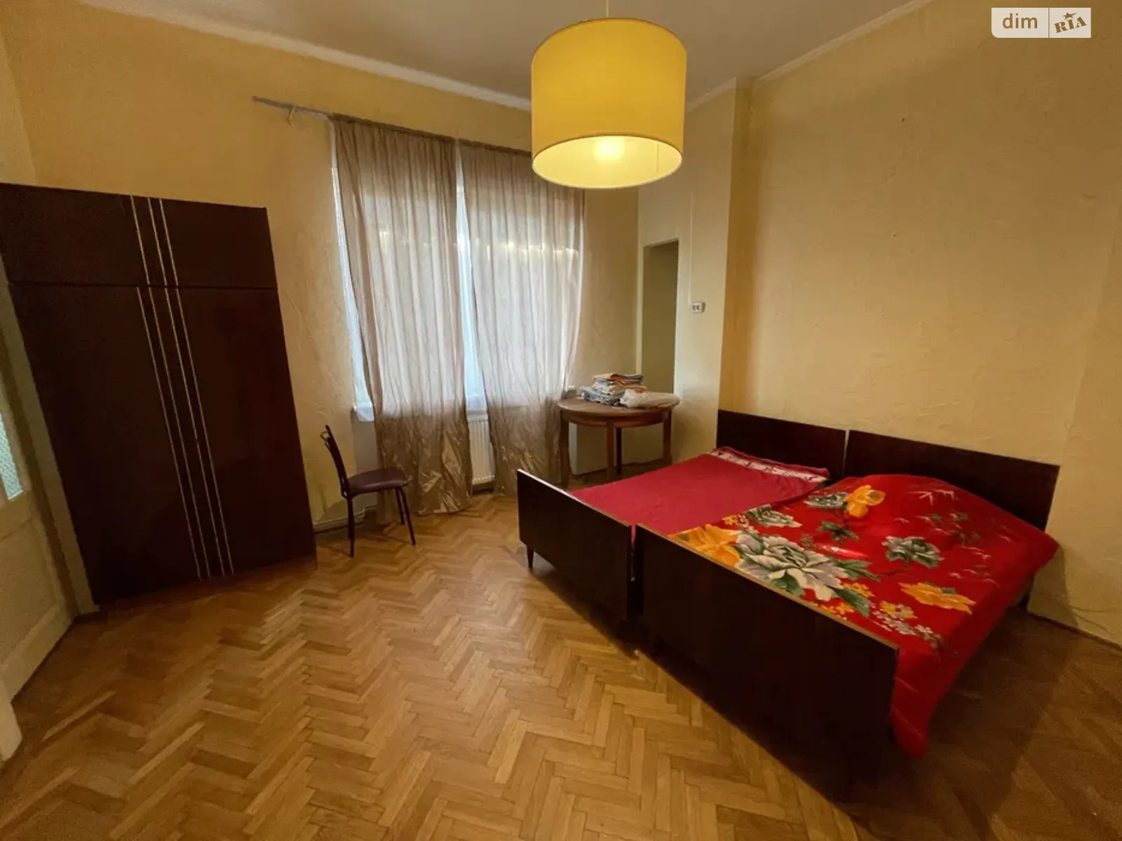 Продается 2-комнатная квартира 78 кв. м в Ужгороде, ул. Корзо, 1