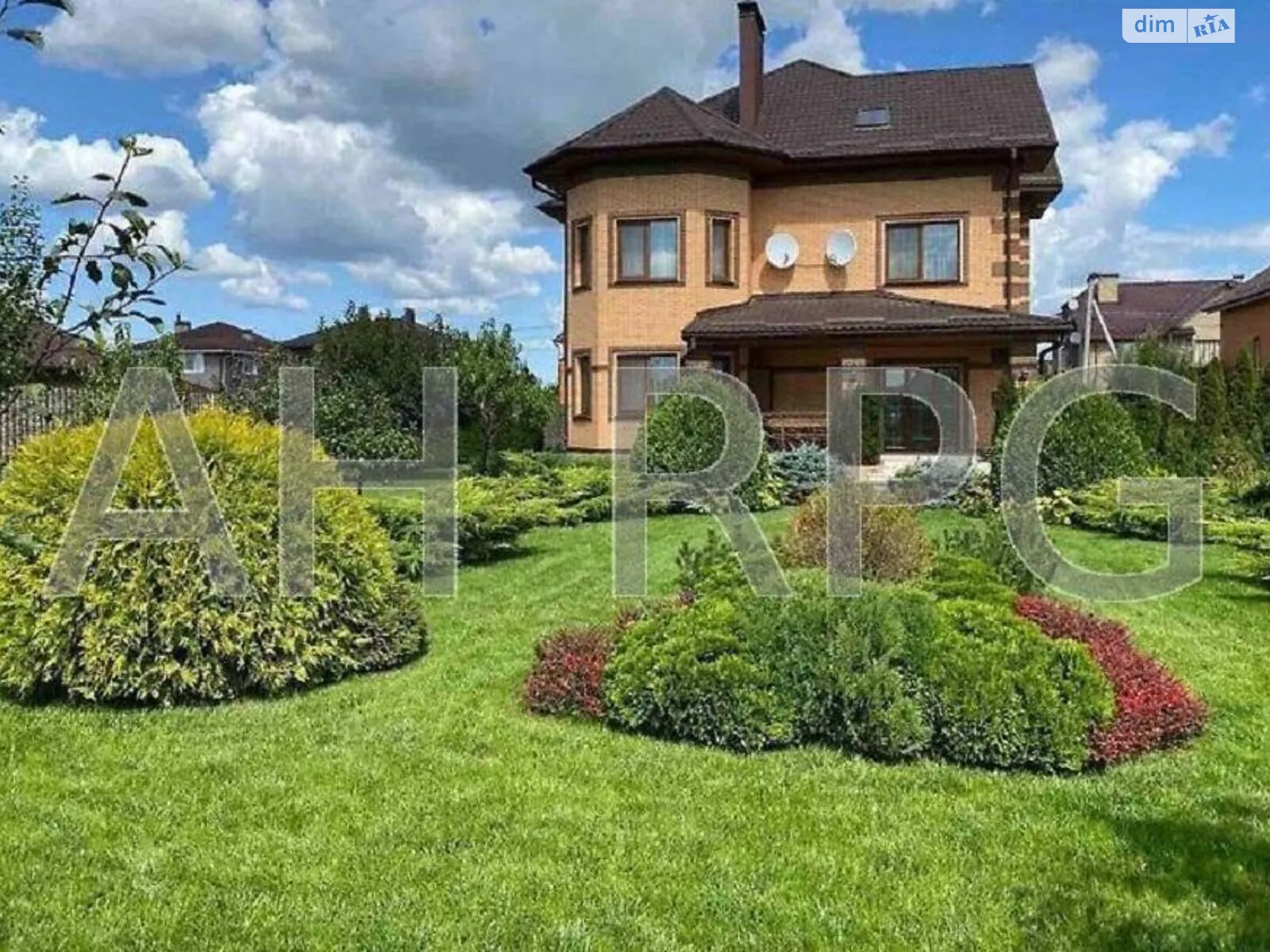 Продається будинок 3 поверховий 350 кв. м з терасою, цена: 280000 $