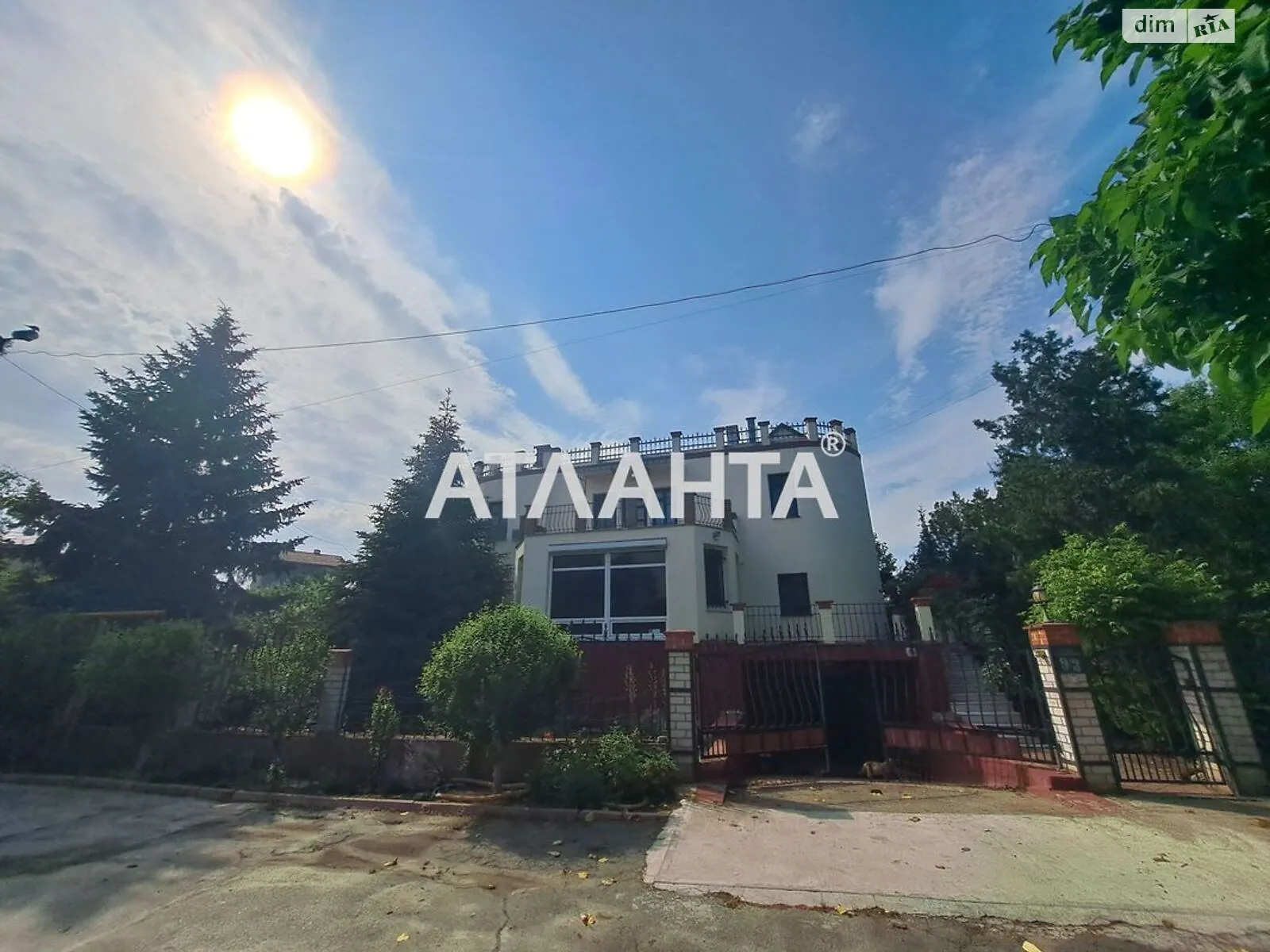 Продается дом на 2 этажа 438.7 кв. м с гаражом, цена: 370000 $ - фото 1