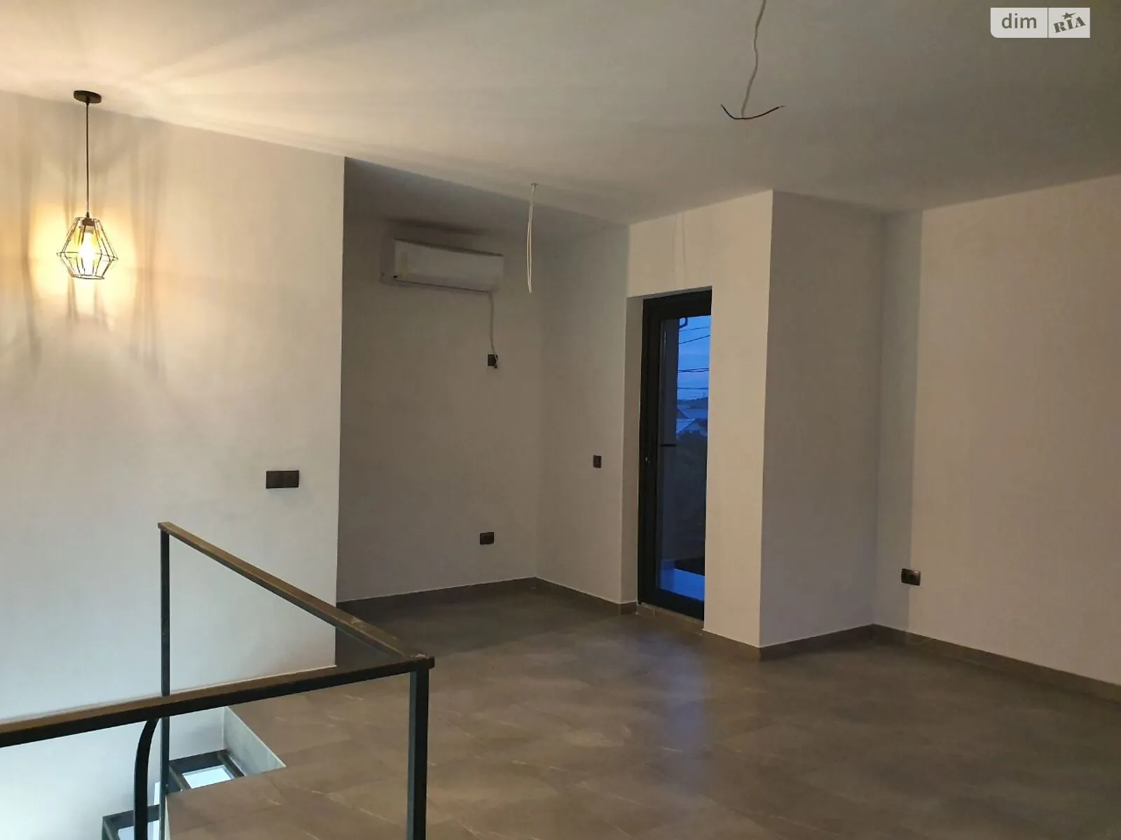 Сдается в аренду офис 48 кв. м в бизнес-центре, цена: 600 € - фото 1