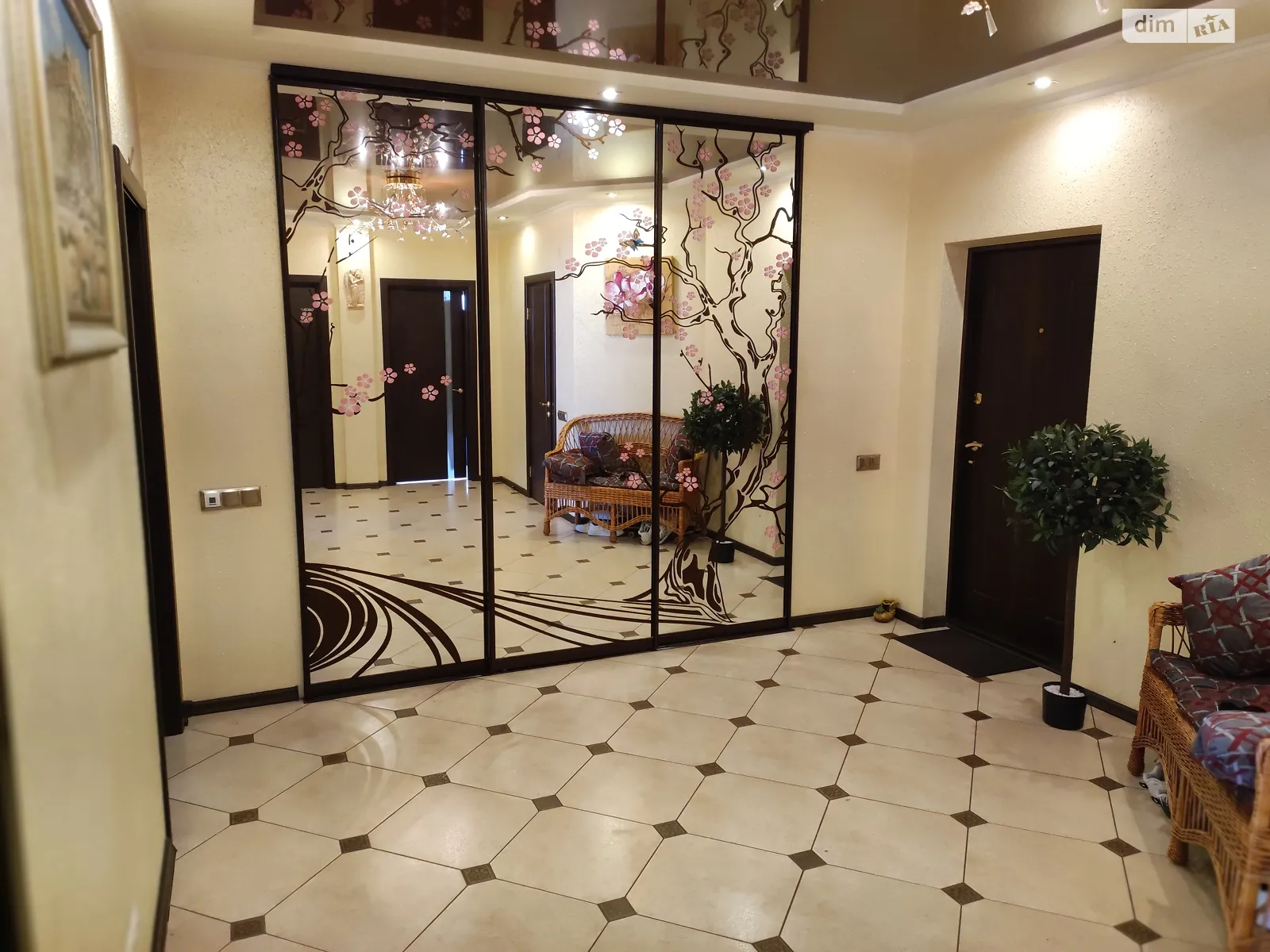 Продается 3-комнатная квартира 115 кв. м в Киеве, ул. Николая Ушакова, 1В