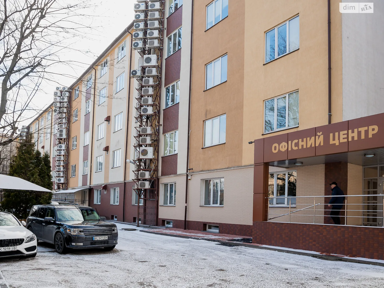 Сдается в аренду офис 4026 кв. м в бизнес-центре, цена: 48312 $ - фото 1