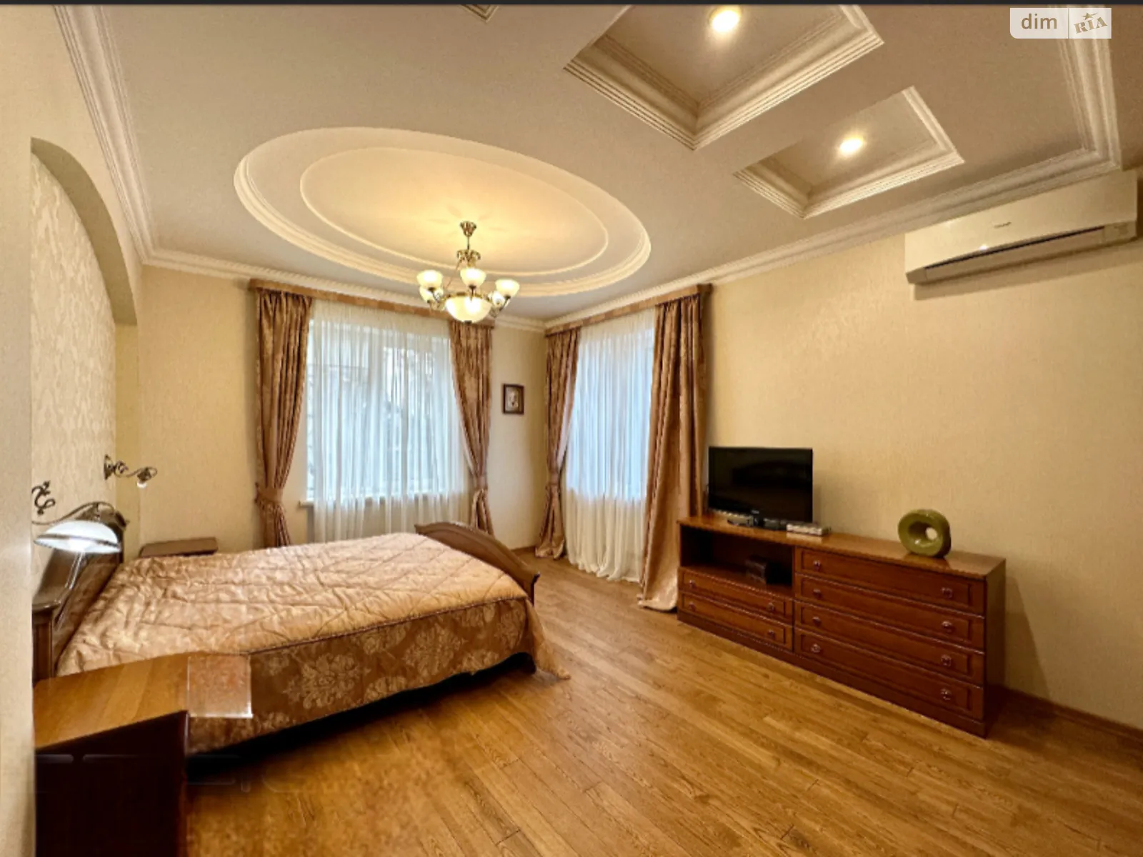 Продается 1-комнатная квартира 274 кв. м в Одессе, ул. Петрашевского - фото 1