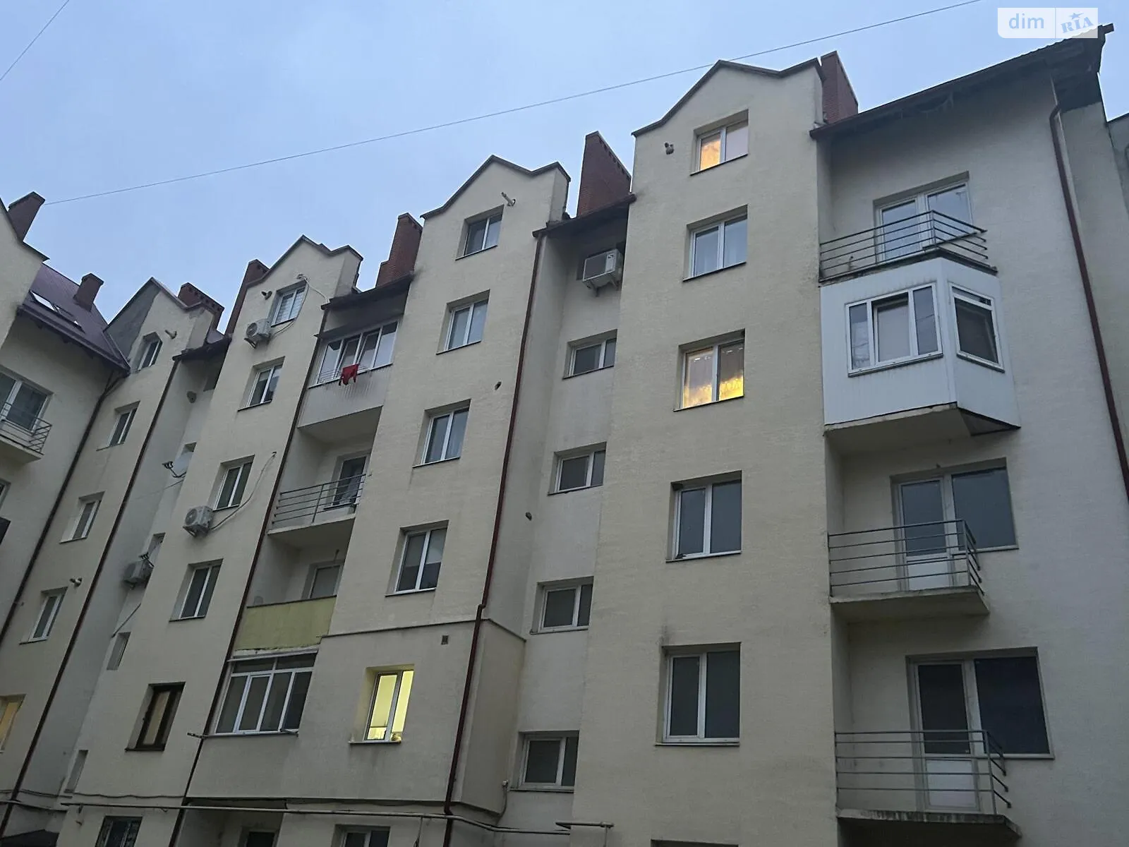 Продается 4-комнатная квартира 107 кв. м в Ужгороде, ул. Кармелюка, 12