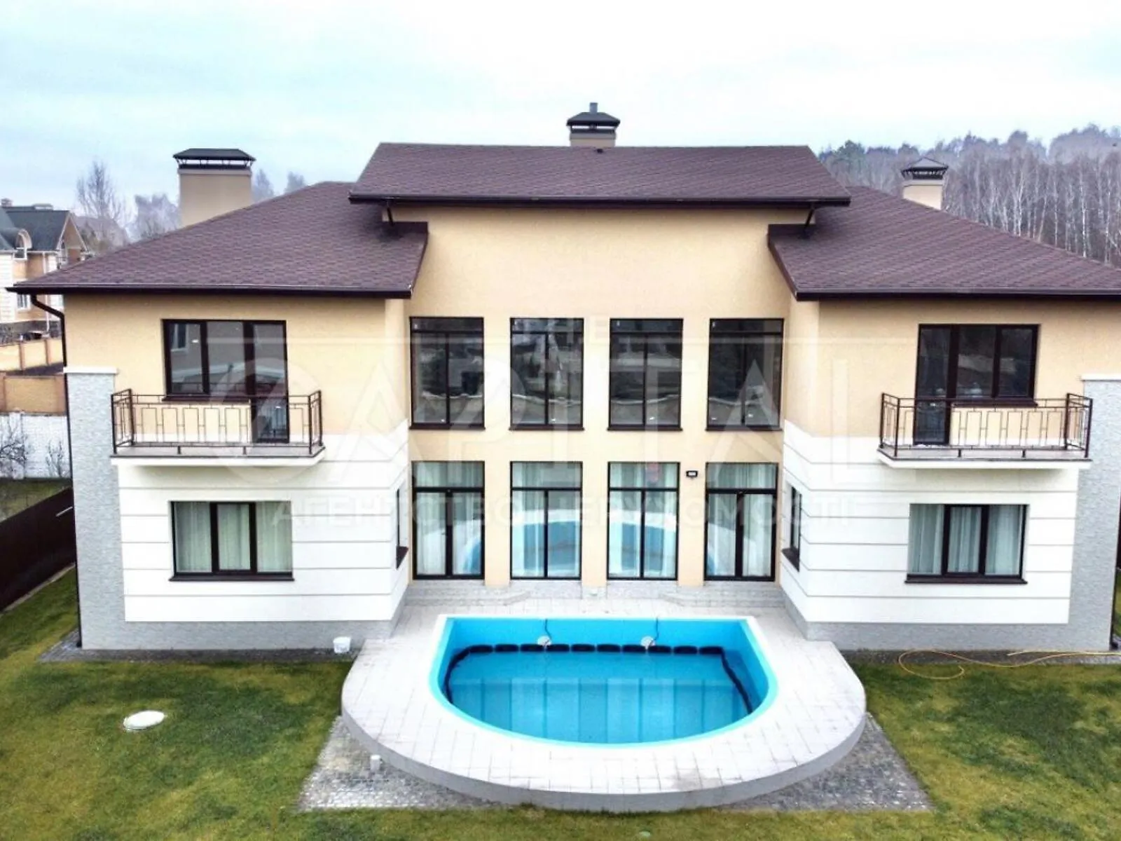 Продается дом на 2 этажа 500 кв. м с балконом, цена: 340000 $