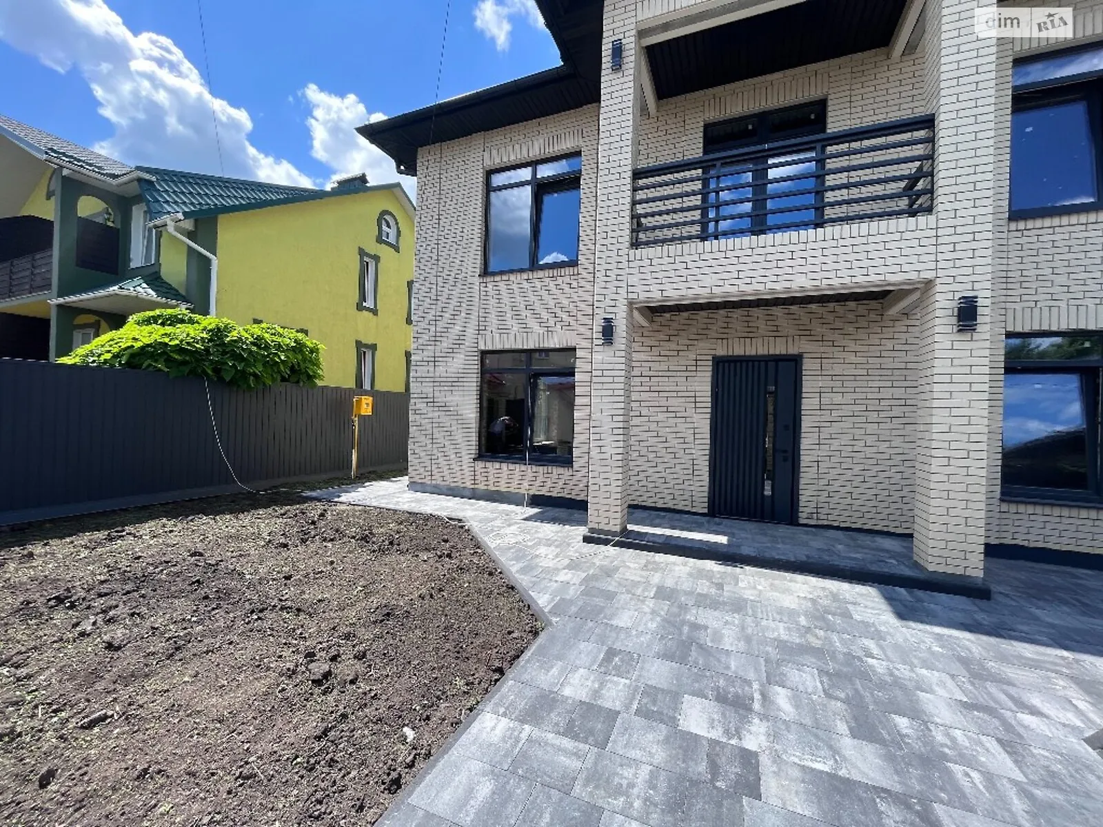 Продается дом на 2 этажа 190 кв. м с участком, цена: 240000 $ - фото 1