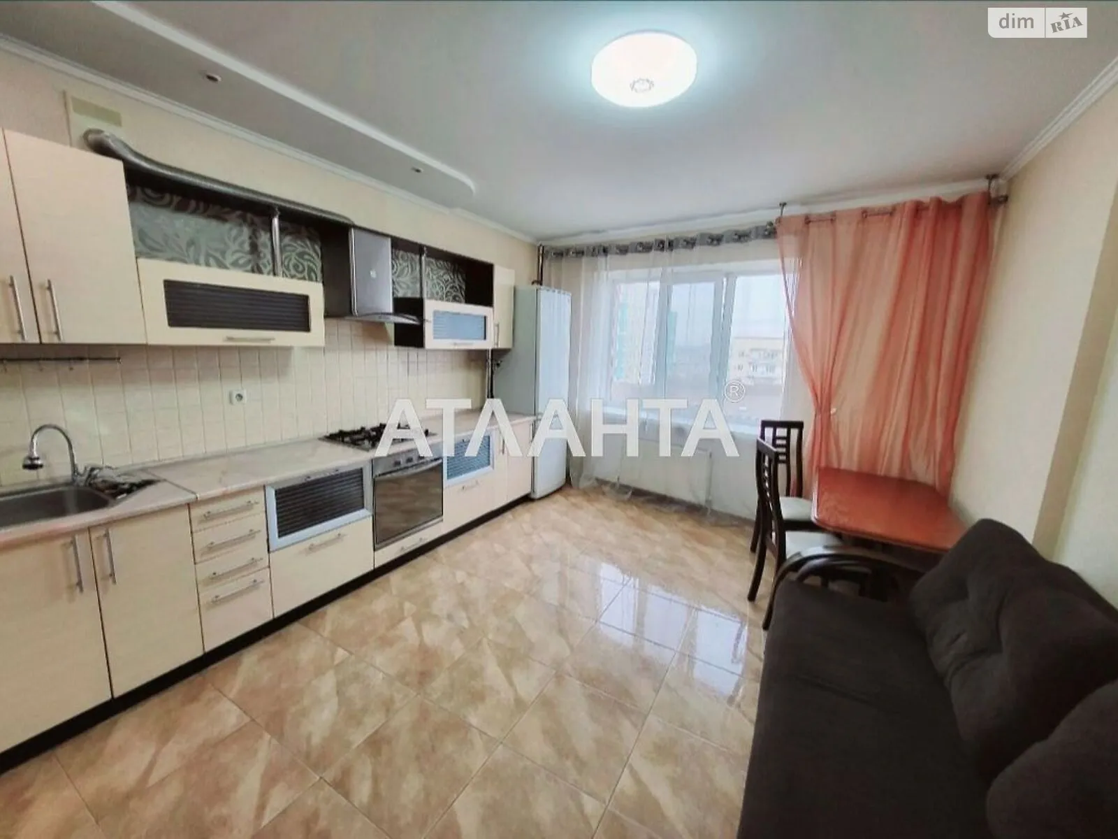 Продается 1-комнатная квартира 50.5 кв. м в Черноморске, ул. Парусная