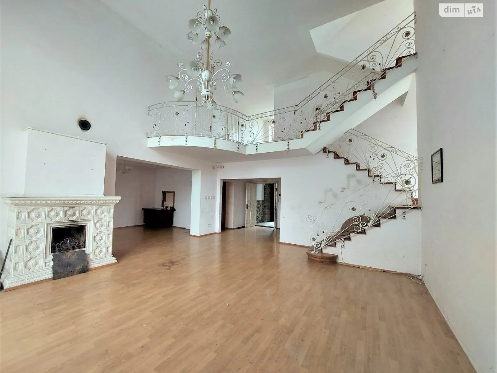 Продается дом на 3 этажа 435 кв. м с мебелью, цена: 130000 $
