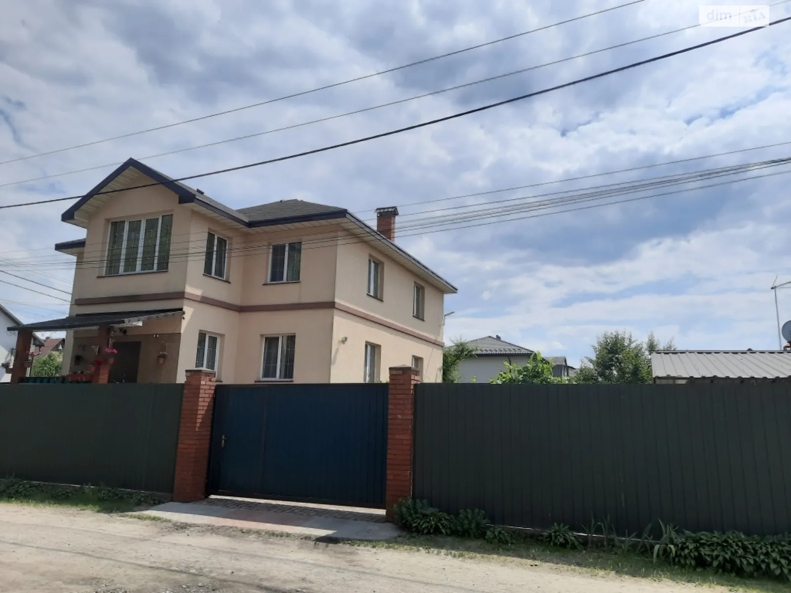 Продается дом на 2 этажа 297.1 кв. м с баней/сауной, цена: 190000 $ - фото 1