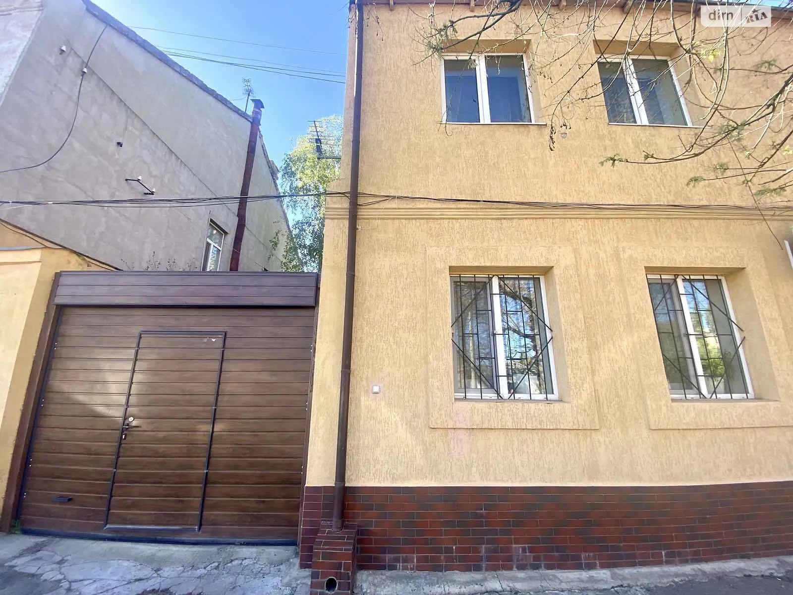 Продается дом на 2 этажа 197 кв. м с камином, цена: 140000 $ - фото 1