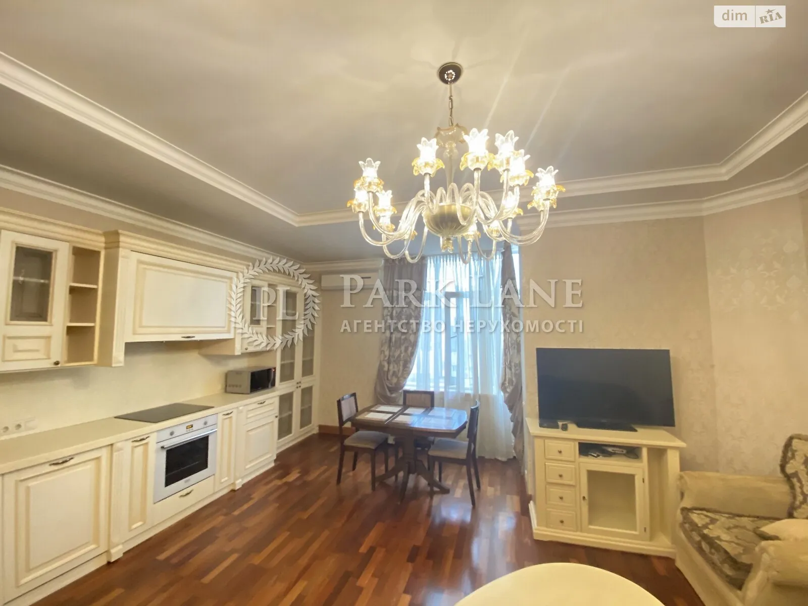 Продается 2-комнатная квартира 80 кв. м в Киеве, ул. Соломенская, 15А