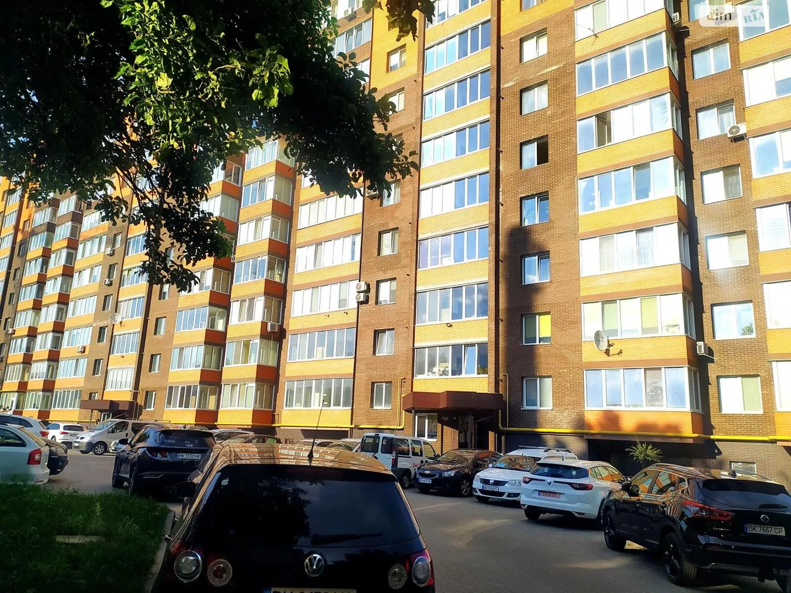 Продается 3-комнатная квартира 81 кв. м в Ровно, ул. Небесной Сотни - фото 1