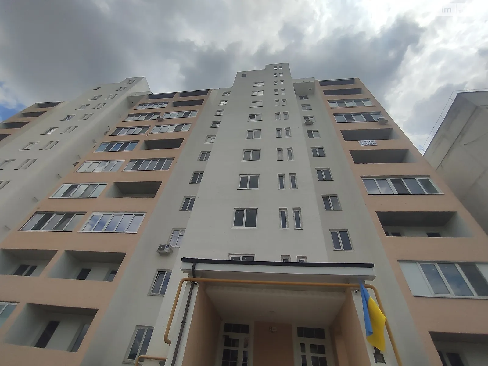 Продается 4-комнатная квартира 122.9 кв. м в Хлебодарском, ул. Черноморская, 6 - фото 1