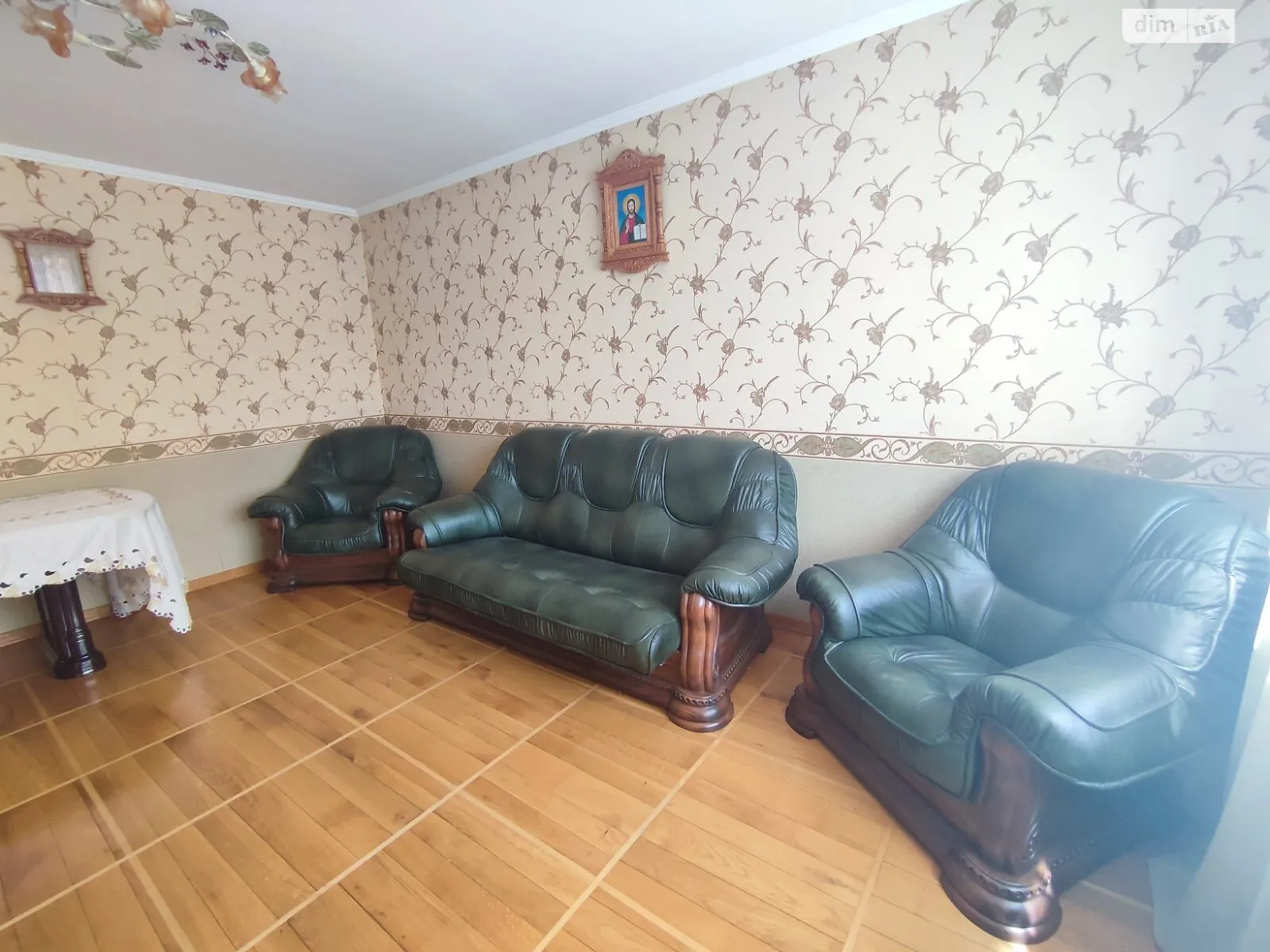 Сдается в аренду дом на 2 этажа 250 кв. м с гаражом, цена: 700 $ - фото 1