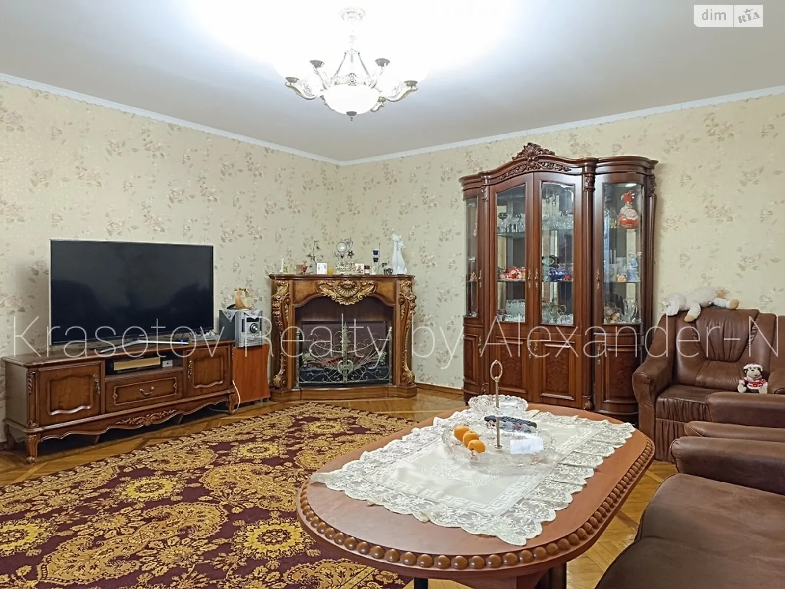 Продається 4-кімнатна квартира 147 кв. м у Одесі, вул. Романа Кармена