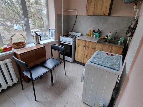 Продается 2-комнатная квартира 45 кв. м в Киеве, ул. Пражская