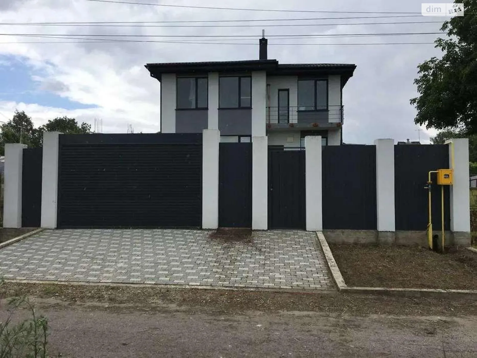 Продается дом на 2 этажа 180 кв. м с камином, цена: 250000 $ - фото 1