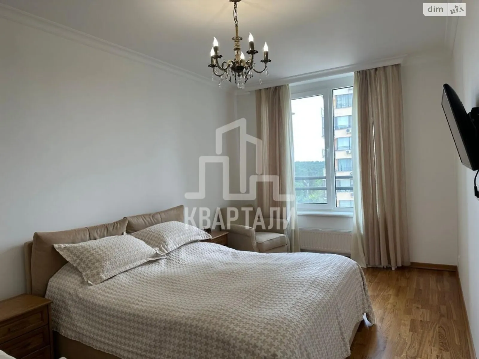 Продается 1-комнатная квартира 46 кв. м в Киеве, ул. Анатолия Петрицкого, 23А