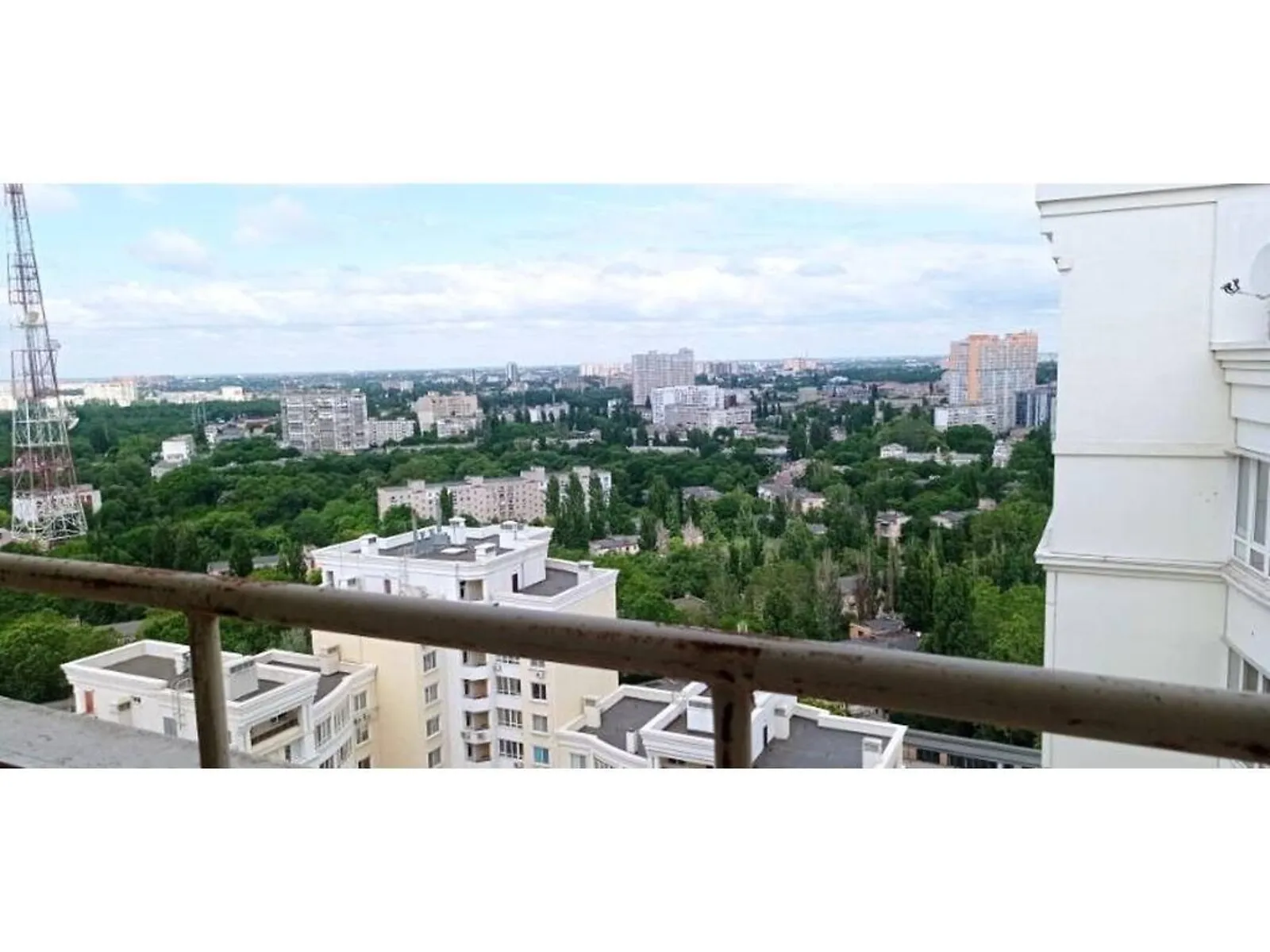 Продается 4-комнатная квартира 105 кв. м в Одессе, ул. Армейская, 11