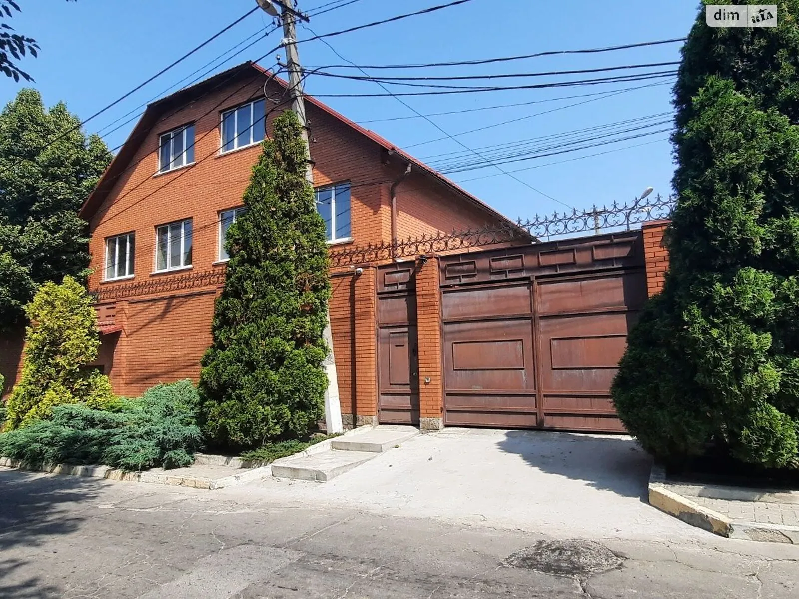 Продається будинок 3 поверховий 880 кв. м з каміном, цена: 440000 $