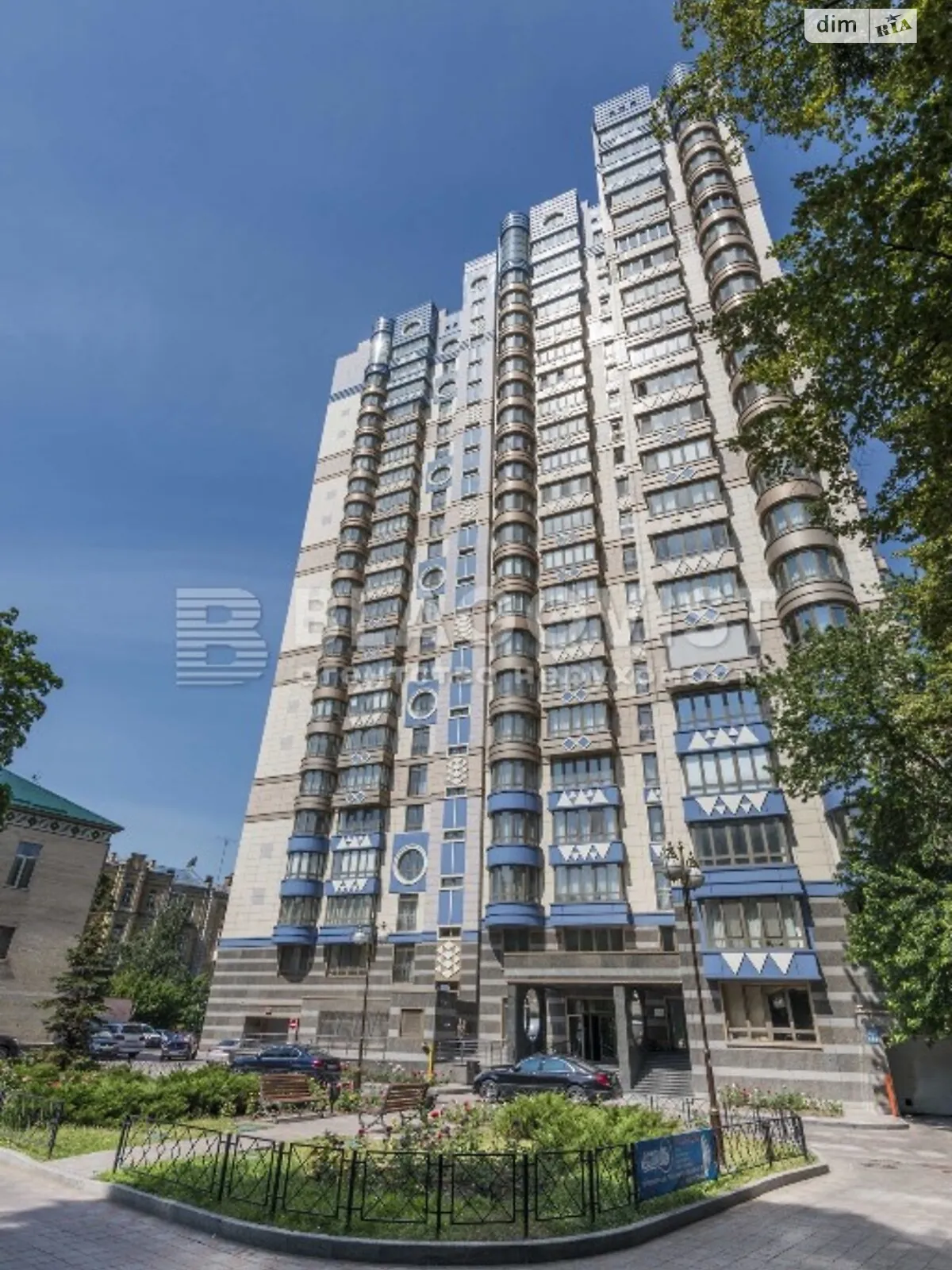 Продается 3-комнатная квартира 142 кв. м в Киеве, ул. Институтская, 18А