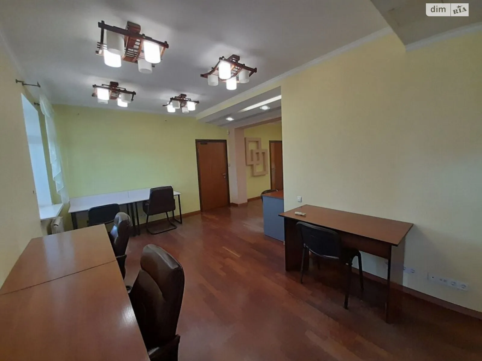 Продается офис 115 кв. м в бизнес-центре, цена: 230000 $ - фото 1