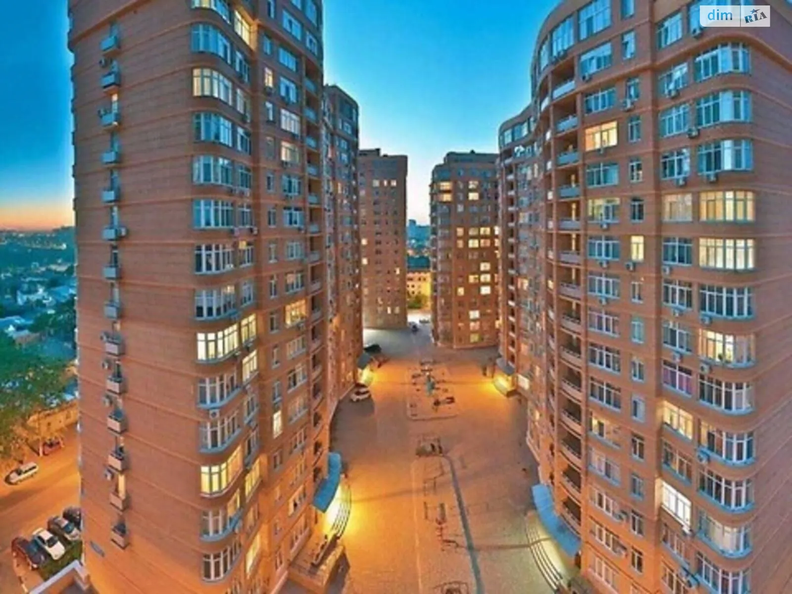 Продается 2-комнатная квартира 72 кв. м в Одессе, ул. Средняя