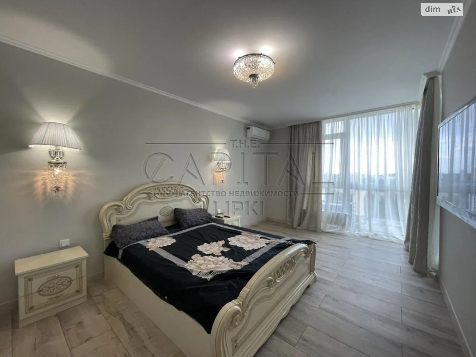 Продается 2-комнатная квартира 80 кв. м в Киеве, ул. Маккейна Джона, 3А
