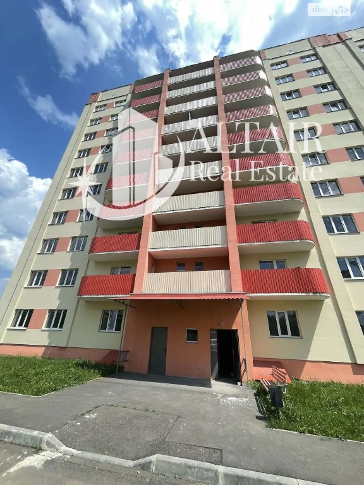 Продається 2-кімнатна квартира 56.3 кв. м у Подвірках, вул. Курязька, 16