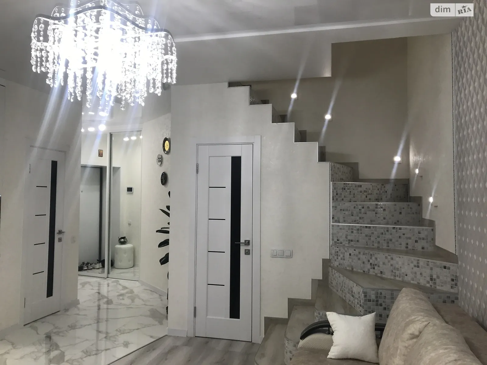 Продається 3-кімнатна квартира 70 кв. м у Софіївській Борщагівці, вул. Боголюбова, 34 - фото 1