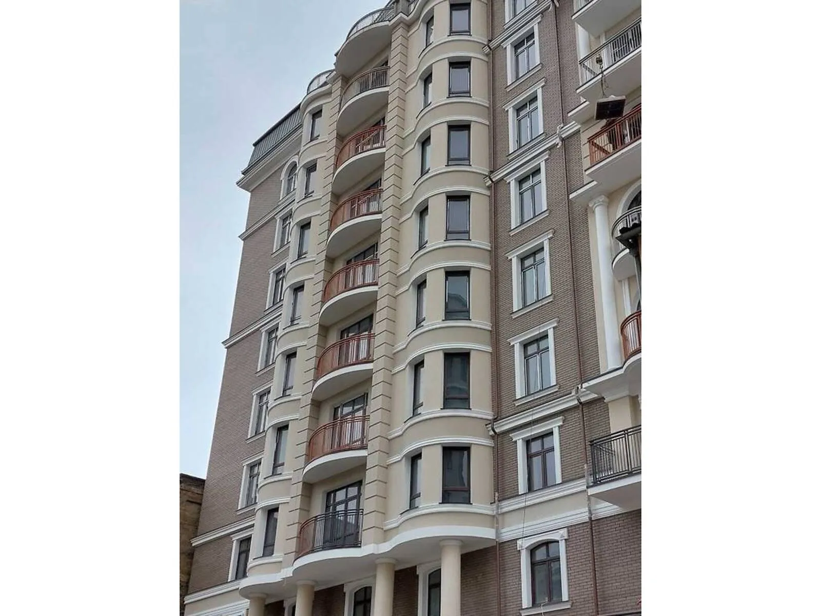 Продається 3-кімнатна квартира 113.3 кв. м у Одесі, вул. Бориса Літвака